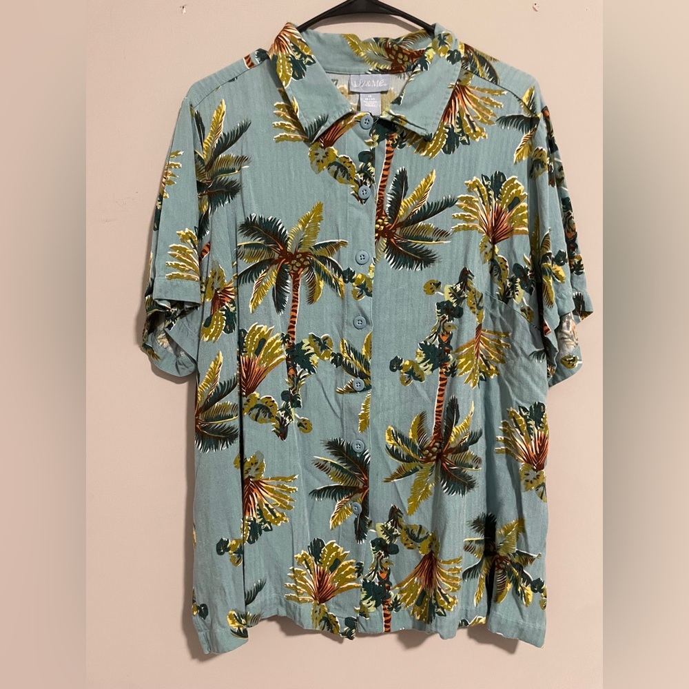 Liz & Me Green Palm Print Button Down Shirt
